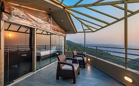 Saffronstays Heavone Trio, Lonavala